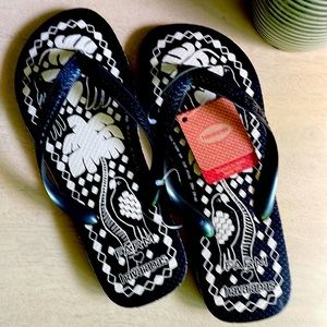 NWT Havaianas Black White Floral Design Flip Flop Sandals Sz 8